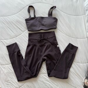 XS Vuori Women's Sangria Evolve Sports Bra and Daily Leggings Set